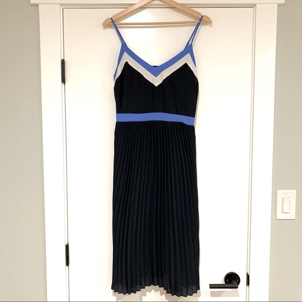 Banana Republic Pleated Midi Dress Size 4